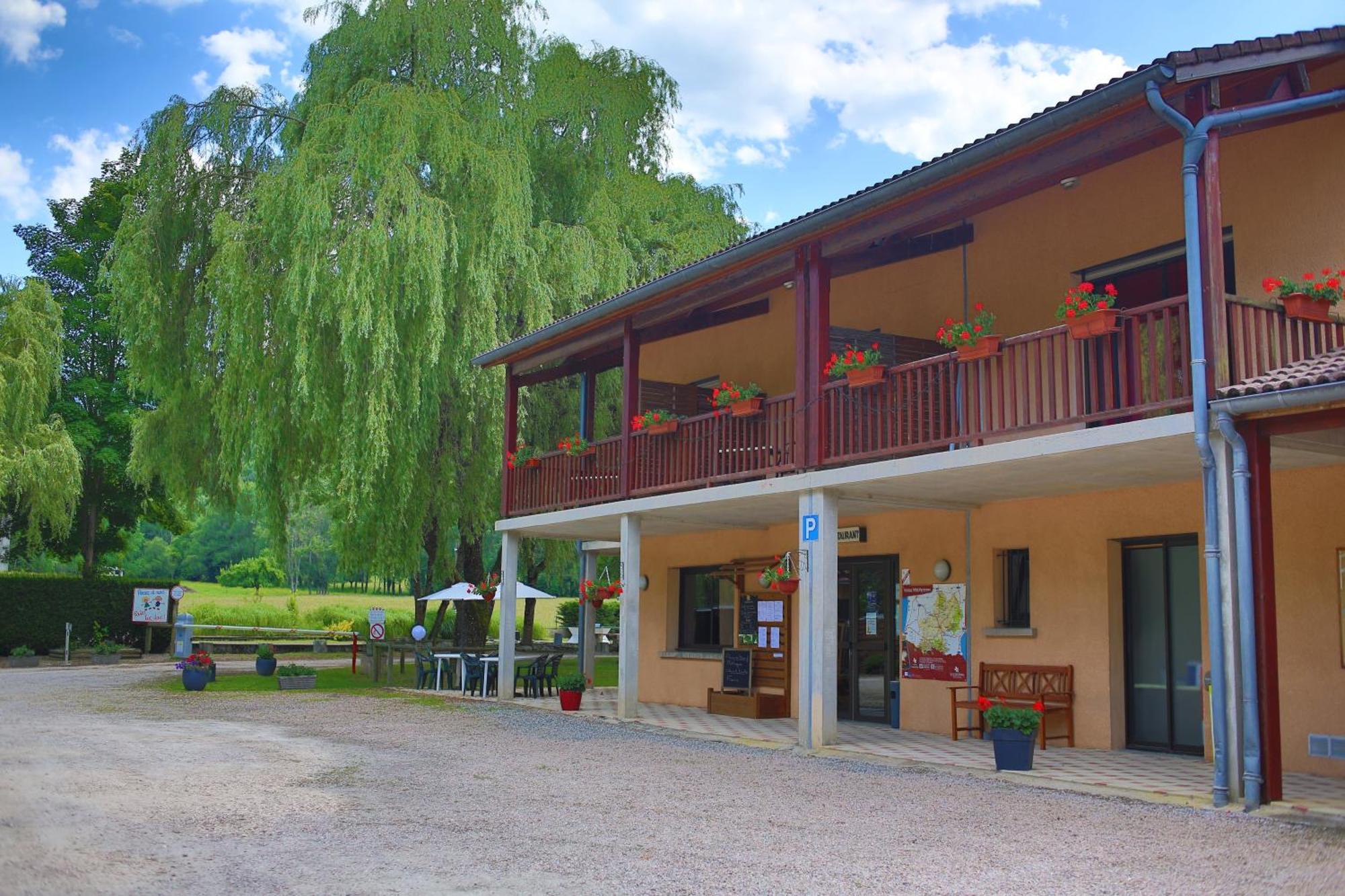 Complexe Les 4 Saisons Hotel Oust Exterior photo
